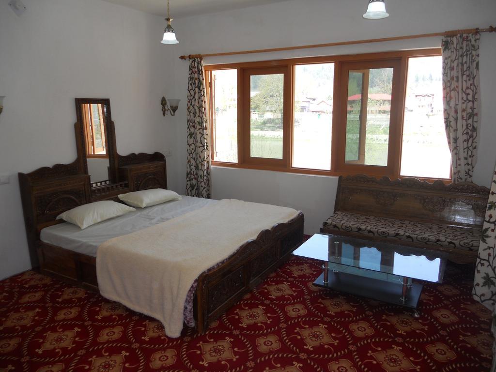 Hotel Royale Jannat Srīnagar Dış mekan fotoğraf