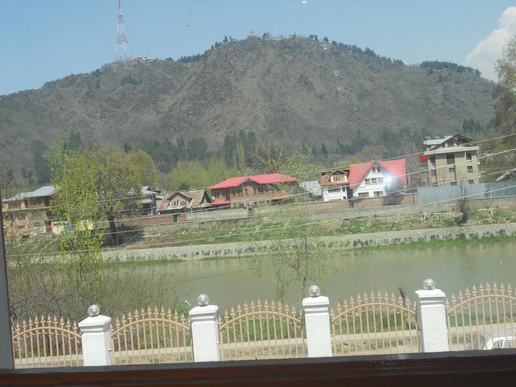 Hotel Royale Jannat Srīnagar Dış mekan fotoğraf